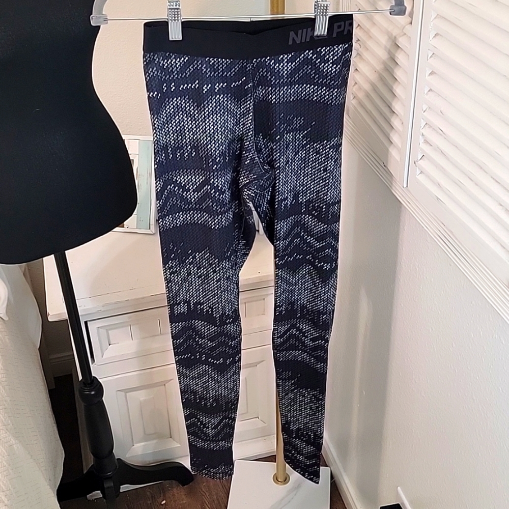 Like New Nike Pro Leggings